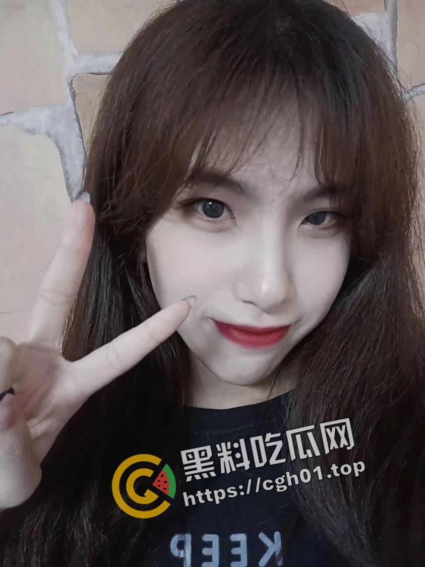 烟台理工学院母狗【安兆晨】反差婊装清高 叫声又浪又骚 自慰揉奶子勾引男人视频被流出-2