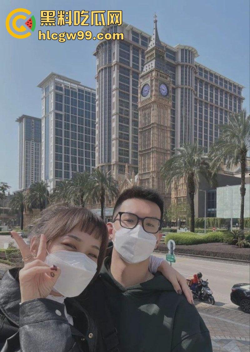 千万粉丝网红【吃不饱仨战士小翔】性爱视频泄密，与女友疯狂大战，露脸自拍玩到极致，性瘾之强让人羡慕！-10