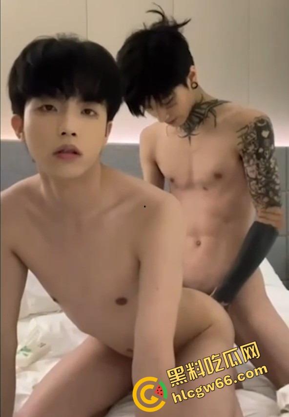 广东韶关南雄县【范宇辰】被女友万字长文实锤控诉,为钱吃软饭当小白脸,倒贴男的被后入,献身搞基舔屁眼!-12