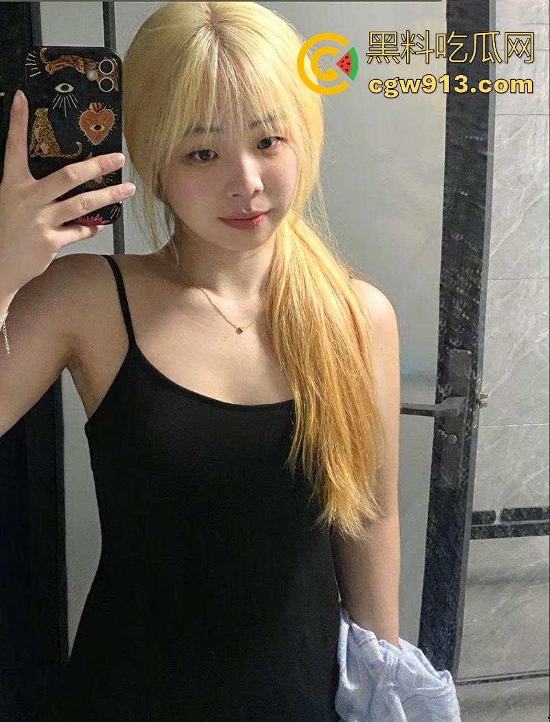 广西精神小妹【王洁艺】献身社会大哥，露脸深喉口交，私处粉嫩爆操中出，骑乘榨精极致淫骚!-2