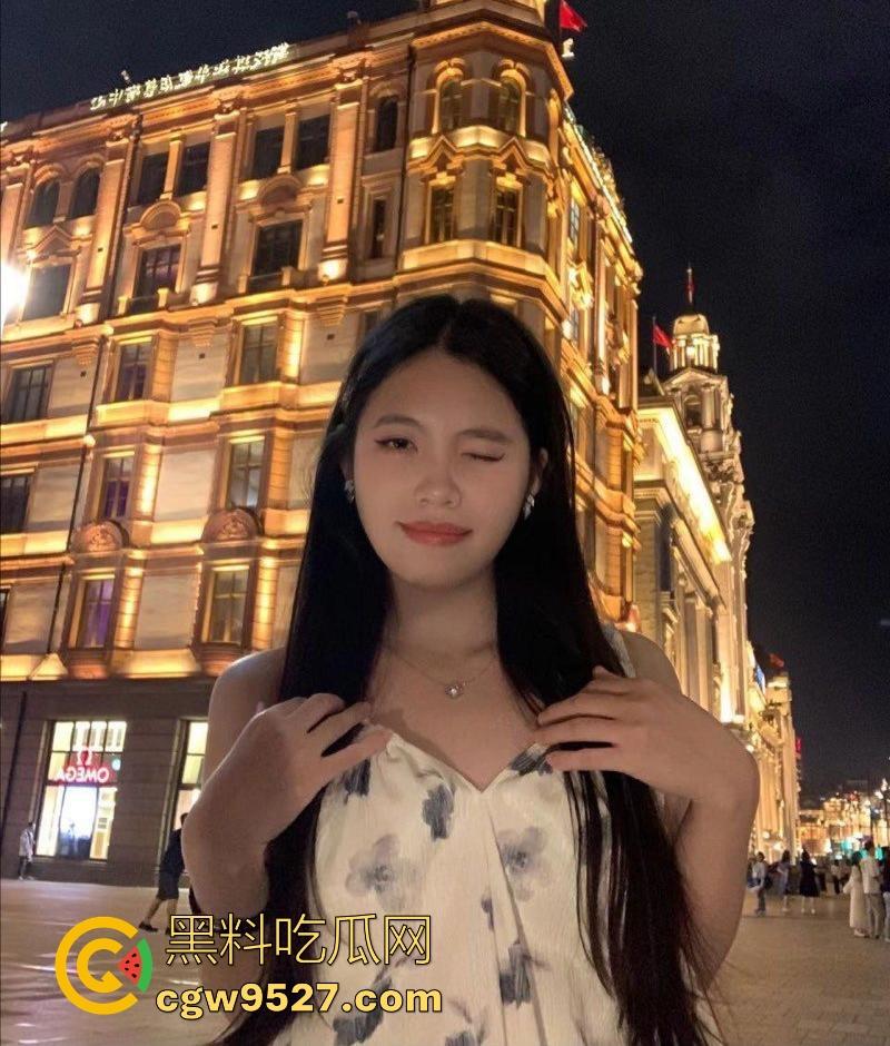 顶级身材学生妹和男友做爱曝光，反差婊被男友玩弄插逼，后入猛操翘臀骚穴，无套内射爽到起飞！-11