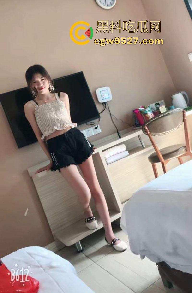 广西工商职业学院【陈星语】分手后私密视频被前男友泄露，露脸性爱，曲线曼妙眼神魅惑，翘臀求操！-1