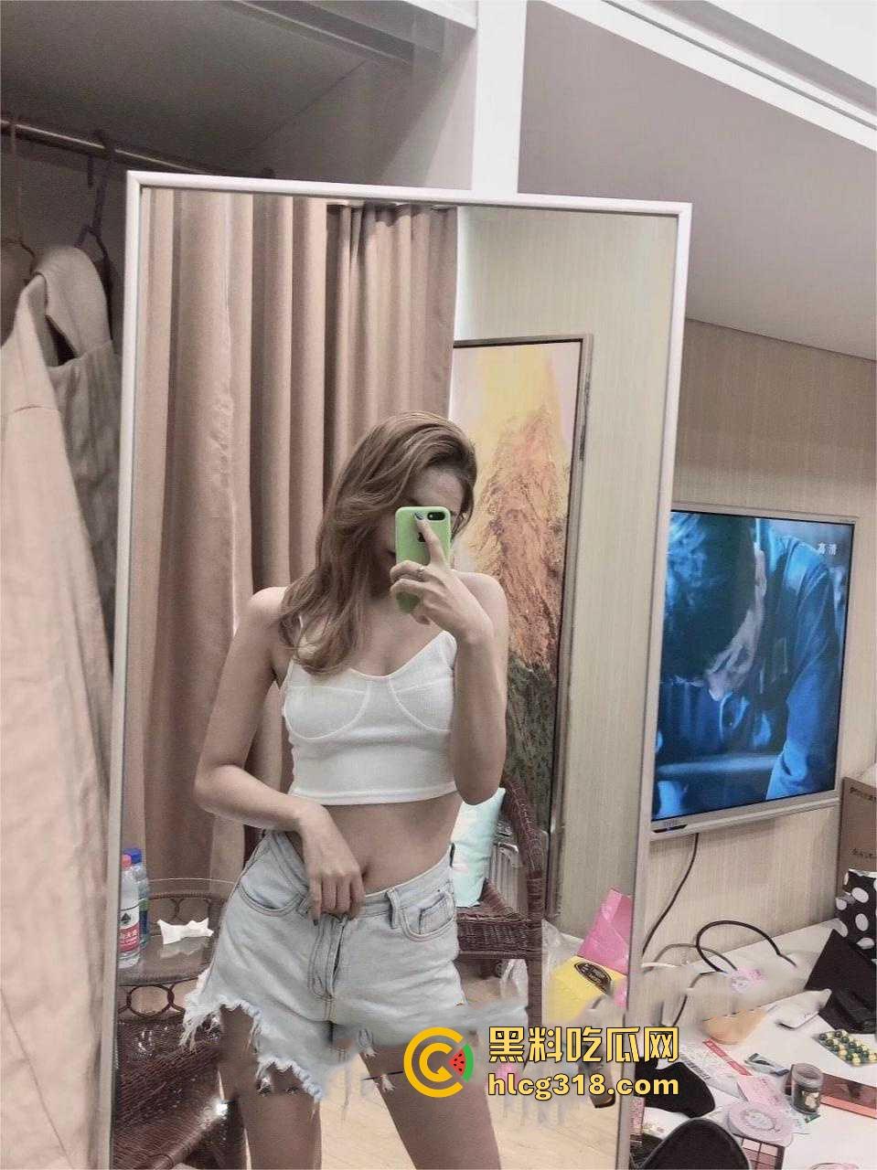 约炮高颜值女大，喜欢被舔容易高潮喷水，淫荡反差小骚货，满口淫话花式猛操，全程高能！-5