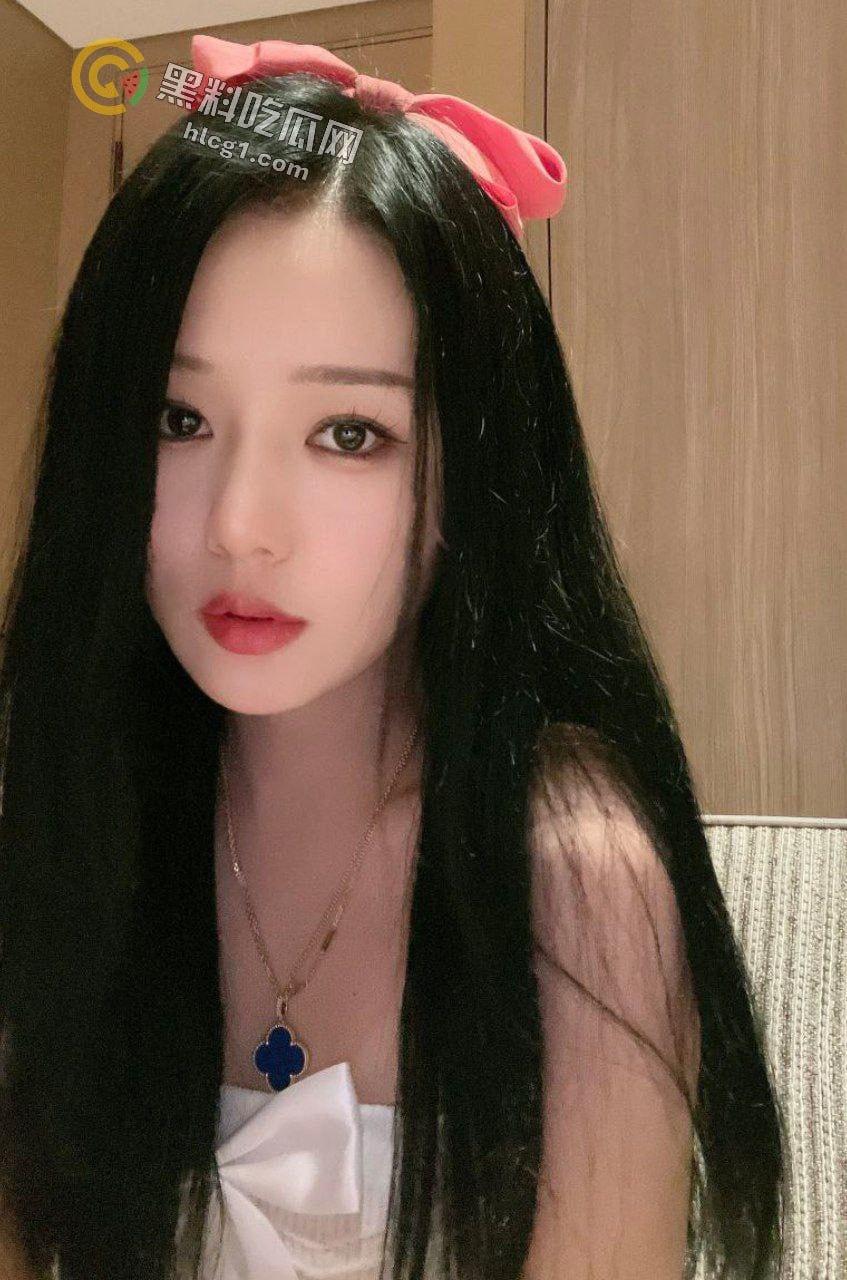 高颜值反差婊yuyu新作曝光！黑丝女仆双飞现场视频引发全网狂欢！-8