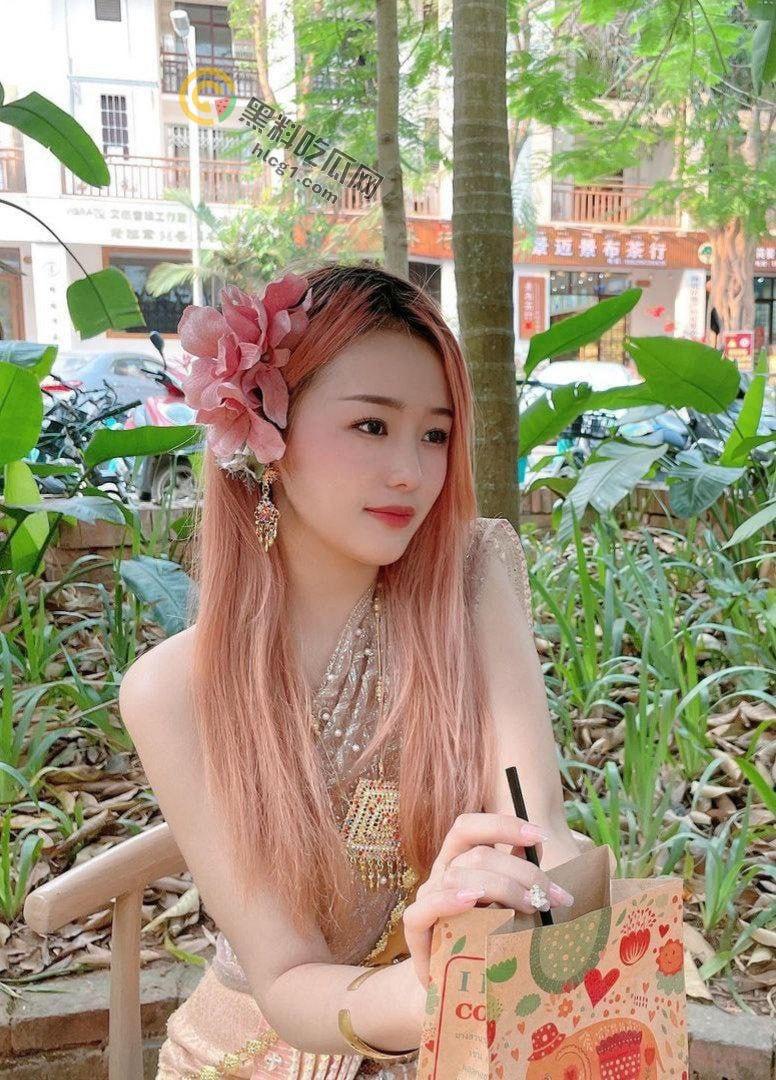 高颜值反差婊yuyu新作曝光！黑丝女仆双飞现场视频引发全网狂欢！-13