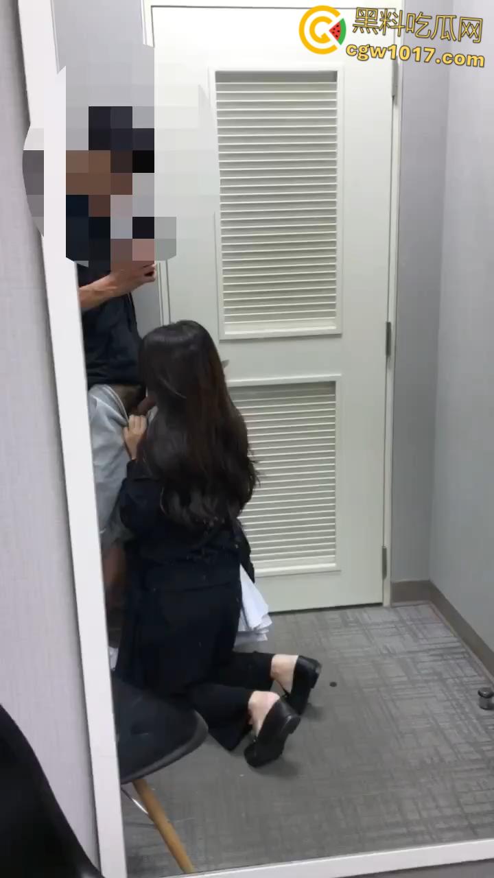 真实情侣露脸自拍，极品小女友情趣装与男友对镜后入，上位骑乘疯狂摆臀，被扛腿爆操表情超淫！-4