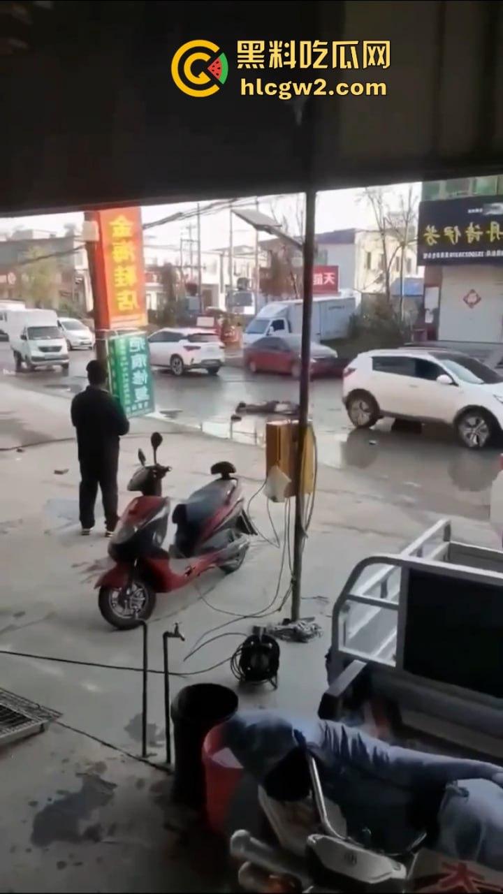 河北保定一女子因老公背叛情绪失控 开车将小三反复碾压致死 人都扁了-3