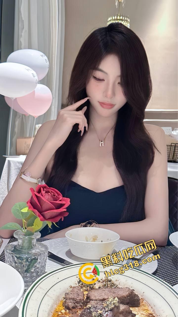 800块摸逼唱歌打炮一条龙，徐州KTV小姐笑嘻嘻进厕所夹着精出来，厕所快餐速战速决真划算！-2