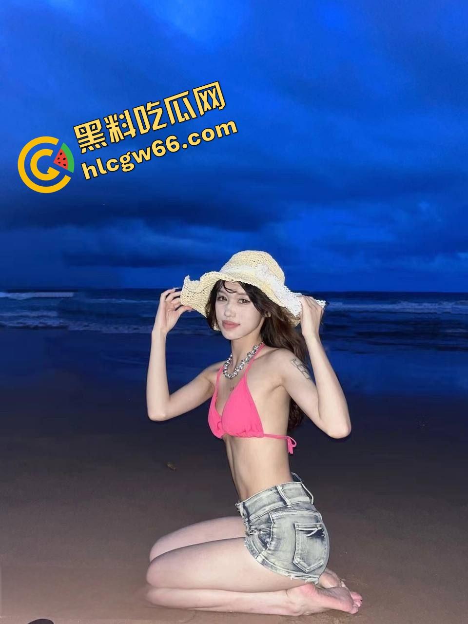 湖南信息科技学院高颜值妹子【刘洁】跟富二代男友外出玩，各种跪地吃鸡啪啪，鸡巴吃得都香喷喷！-6