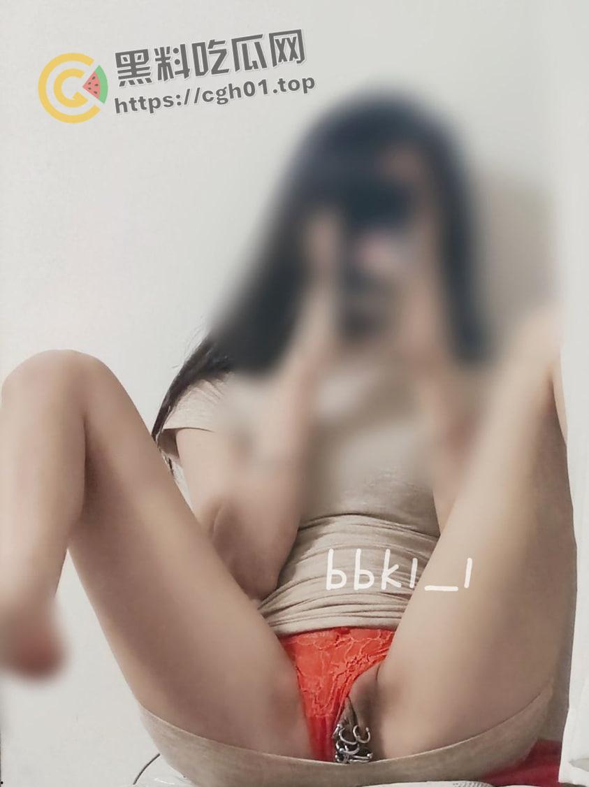 推特【bbk1-1】重口味福利姬 阴蒂穿环 拳交扩阴 小小穴能塞下整个宇宙-21