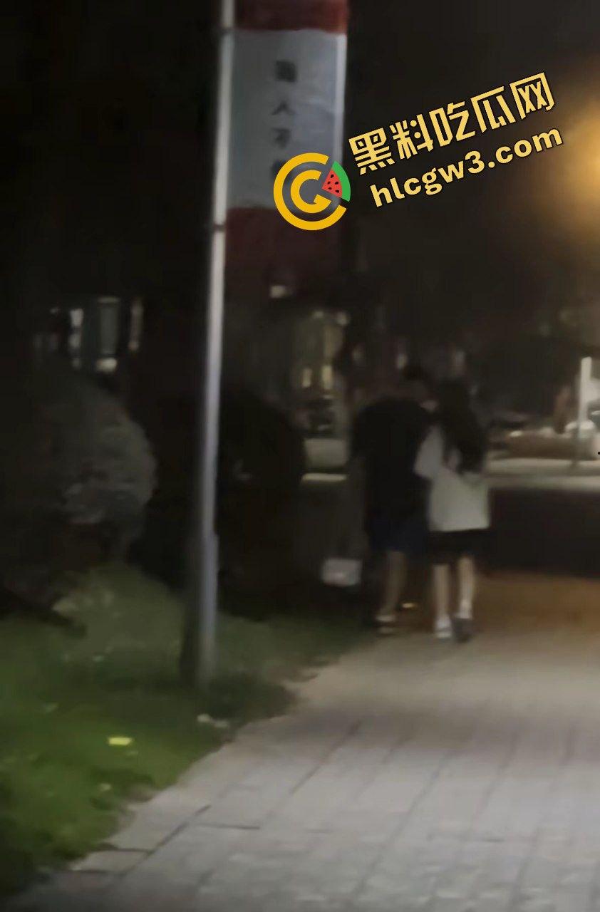 武汉华夏理工学院贱逼渣女『邓芊』出轨单男被发现 酒店爆插骚臀视频遭流出！原创曝光！-8