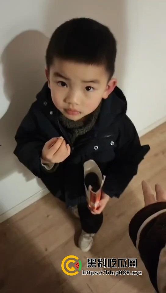 重庆沙坪坝区淫妇【杨芳仪】王者荣耀玩安琪拉勾汉子开操,老公气炸甩出聊天屌穴视频,这浪货一把年纪还挺骚!-18