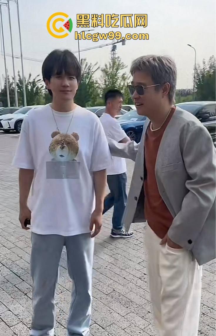 东北名媛【刘馨潞】脚踩三条船，超跑玩家轮流当备胎，三个富哥争风吃醋拼逼斗法这瓜够甜！-23