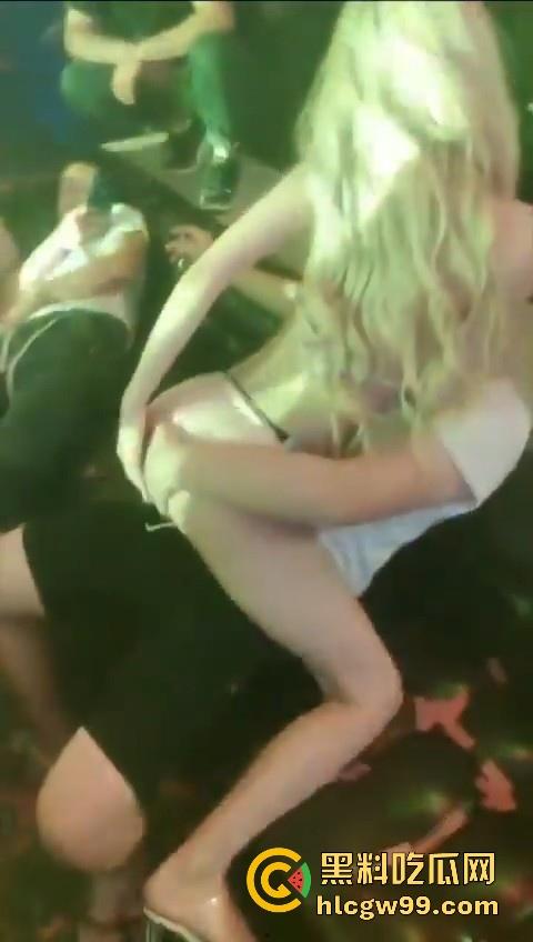 玩归玩闹归闹夜店里面别拍照！大城市夜店精彩瞬间流出，都是极品身材的骚货，还是你们会玩！-9