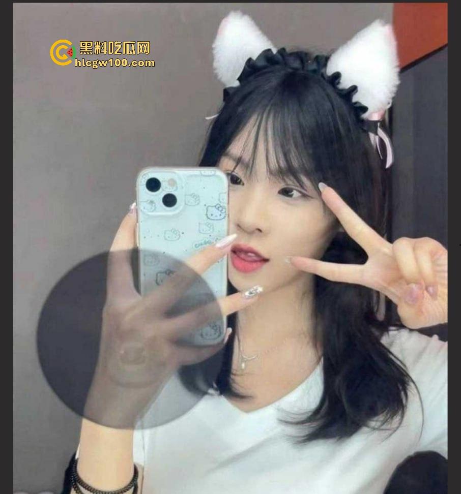 曲阜师范大学大三骚妹【李欣茹】宿舍自拍流出，清纯脸掩不住浪劲，小菊花掰开摆拍，骚得一塌糊涂！-3