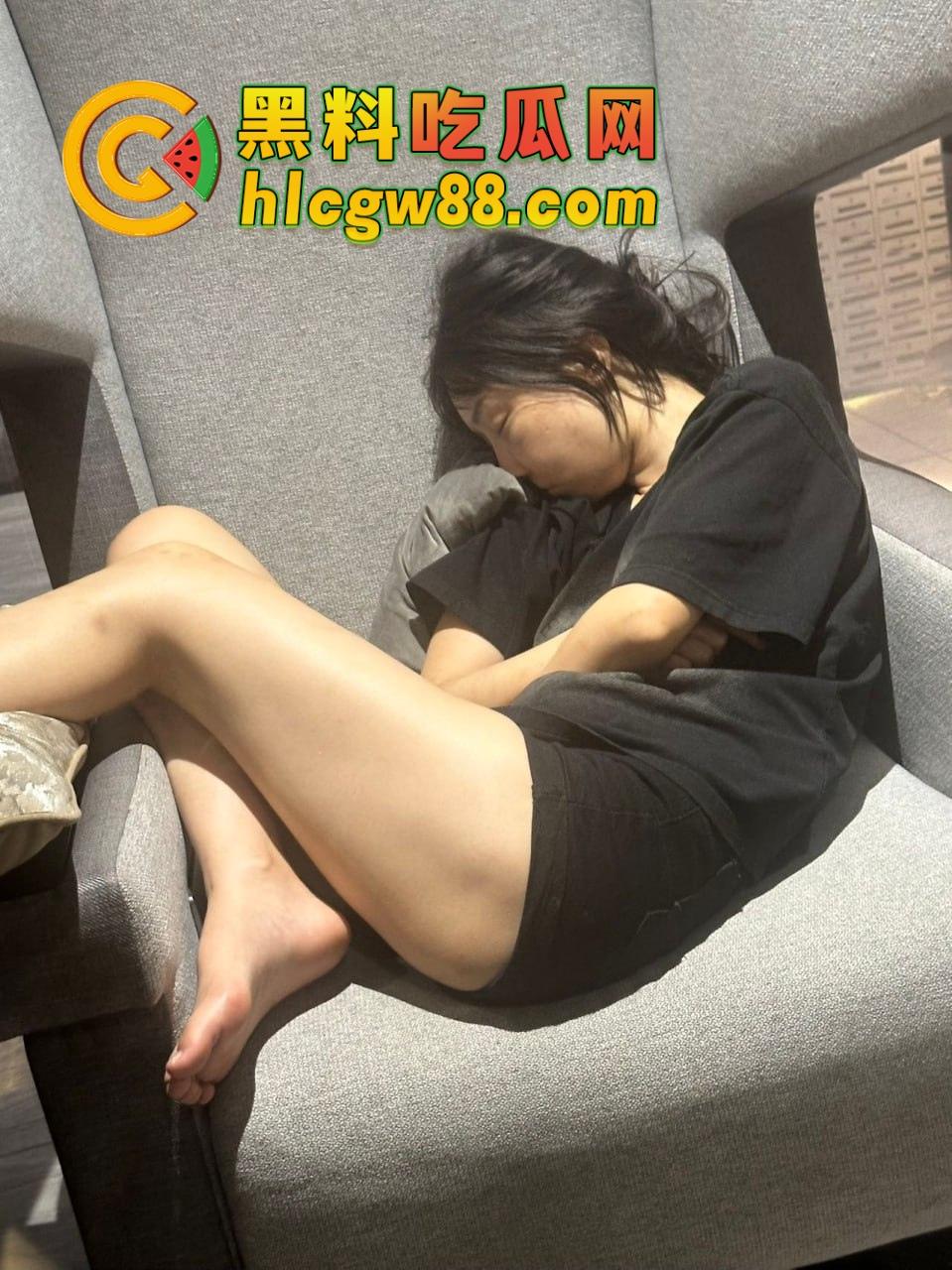 西安故事会『 孔祥奥』吸毒操逼大爆料，白富美皮气奴芯，几罐气就张腿让人干烂，去泰国玩当着警察的面还在吸！-19