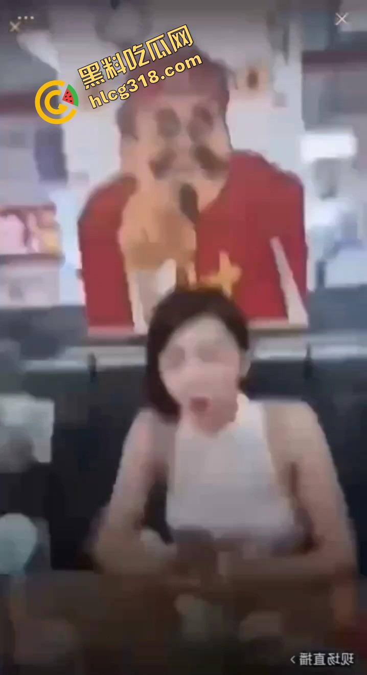 姐妹情深睡上床？集美女主直播抓小三，闺蜜6年情深，睡我老公3年直播当街鞭尸式抓奸！-5