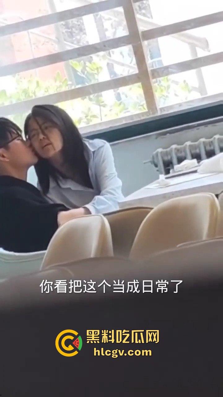 郑州轻工业大学猛料！图书馆里学生妹公然给男友打飞机，偷情现场被偷拍流出！-3