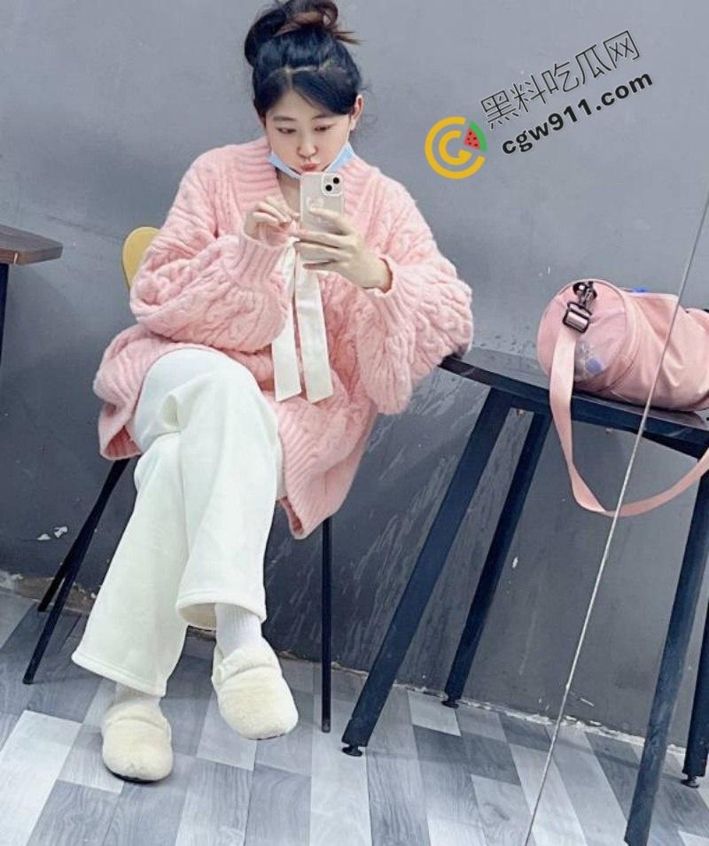 齐齐哈尔骚浪护士【王雪】约炮流出:巨乳翘臀勾魂夺魄,肉棒深吞求精液灌喉,内射小穴特写展示-1