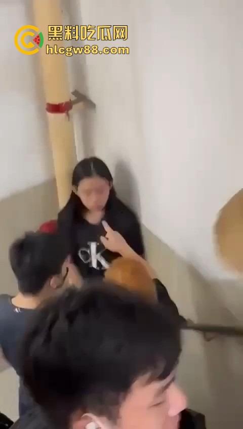 香港少女遭童党围殴,被十几人包围狂扇耳光,事隔半年才敢报警,霸凌太嚣张了吧?-13