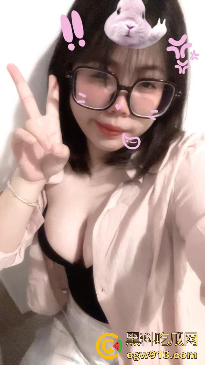 奶大就是硬道理，四川达州的骚货【王锦秀】，背着男友视频露出大奶给金主看，这奶子做爱时绝对能晃起飞了！-6