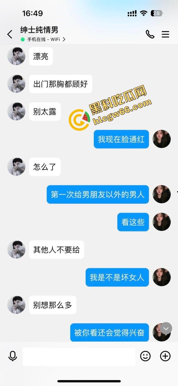 武汉顶级绿帽大佬现场观战，纤腿淫妻主动勾人嗦鸡巴，姿势百变浪成狗，比母狗还懂舔！-3