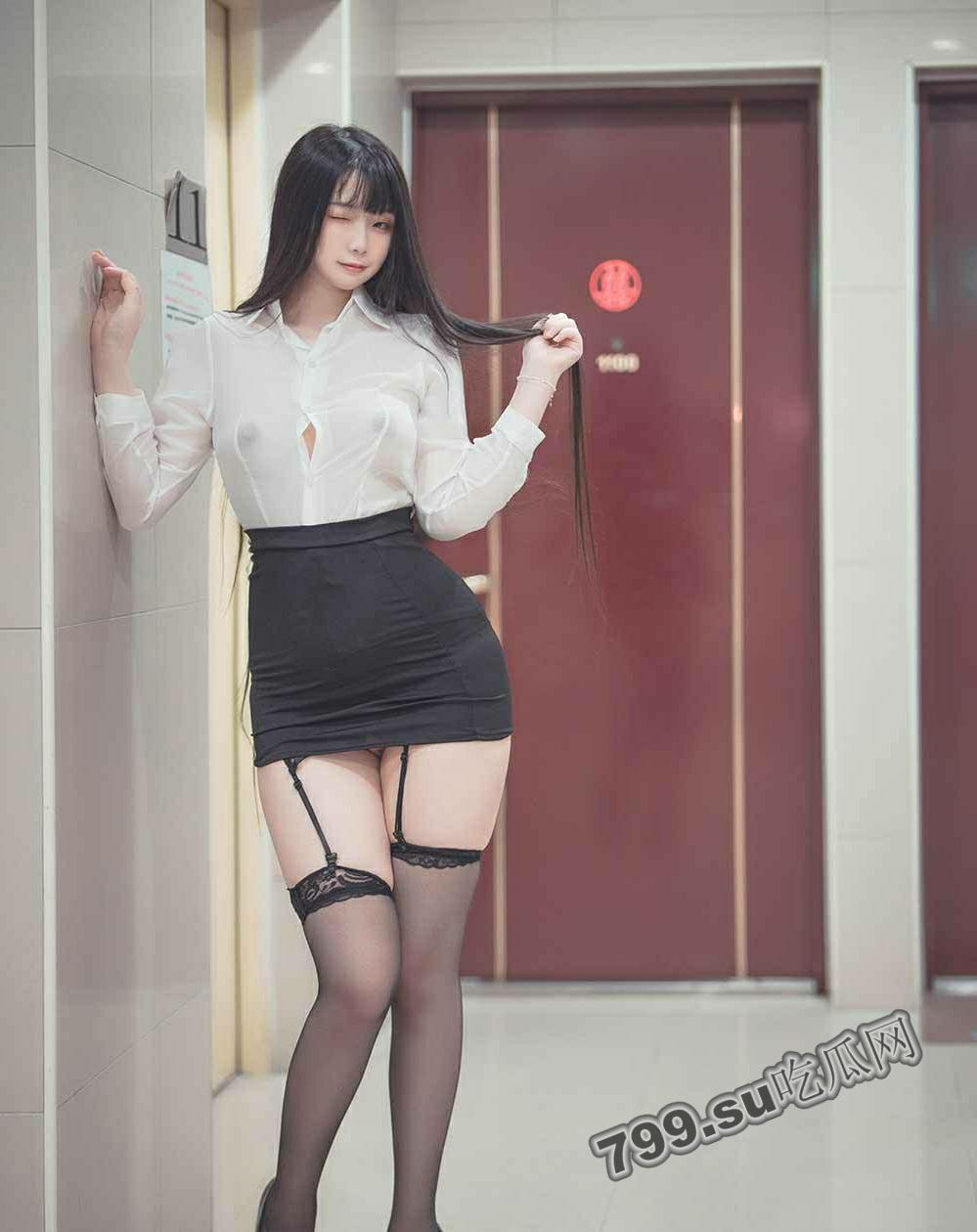 推特二次元卡哇伊 COSER 极品女神反差妹「落落 Raku」原版私拍视图-14