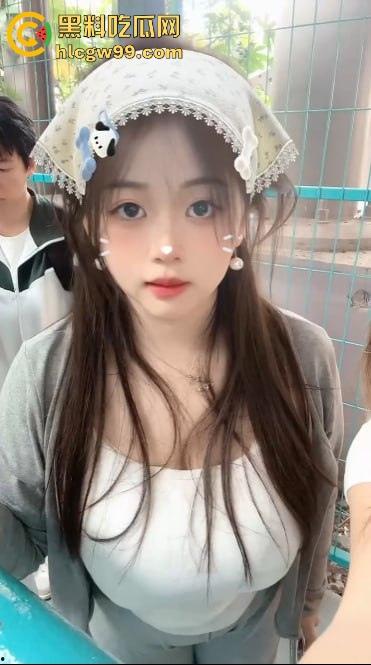 快手大奶少妇【官官】全裸给金主验货秀嫩逼，奶子晃瞎眼人老逼不老，只求有缘人操她黑逼！-4