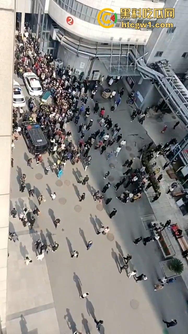 阑尾炎也能要人命？徐州二院割阑尾花费100万人还没了 人财两空家属大闹医院-5