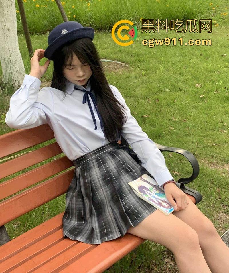 山西临汾职院【张文岚】前男友狠心泄露清纯学妹骚浪一面，粉嫩手指狂抠骚逼，只求巨屌狠狠满足！-2